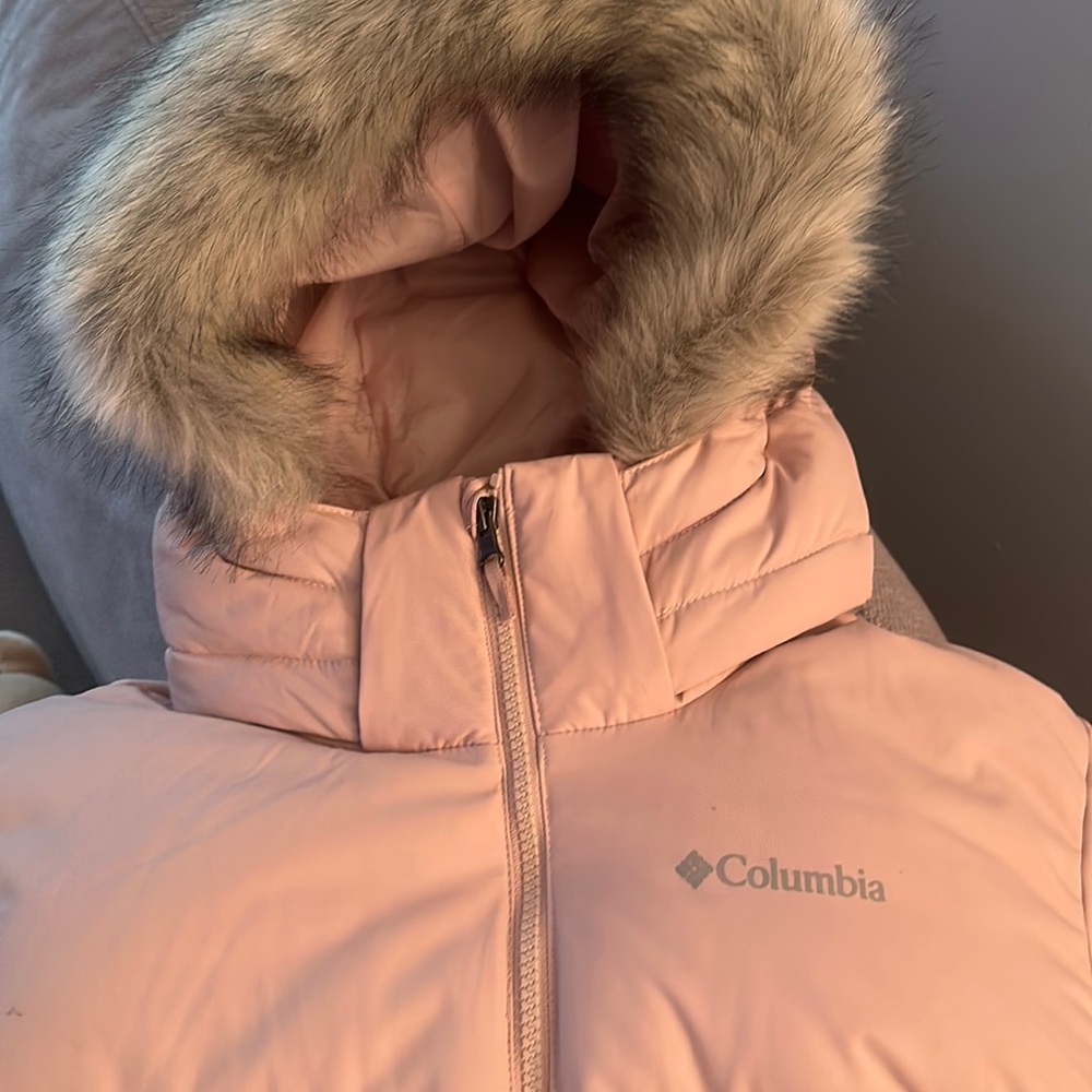 Girls winter coat 18/20 XL never worn no tags small stain on right chest